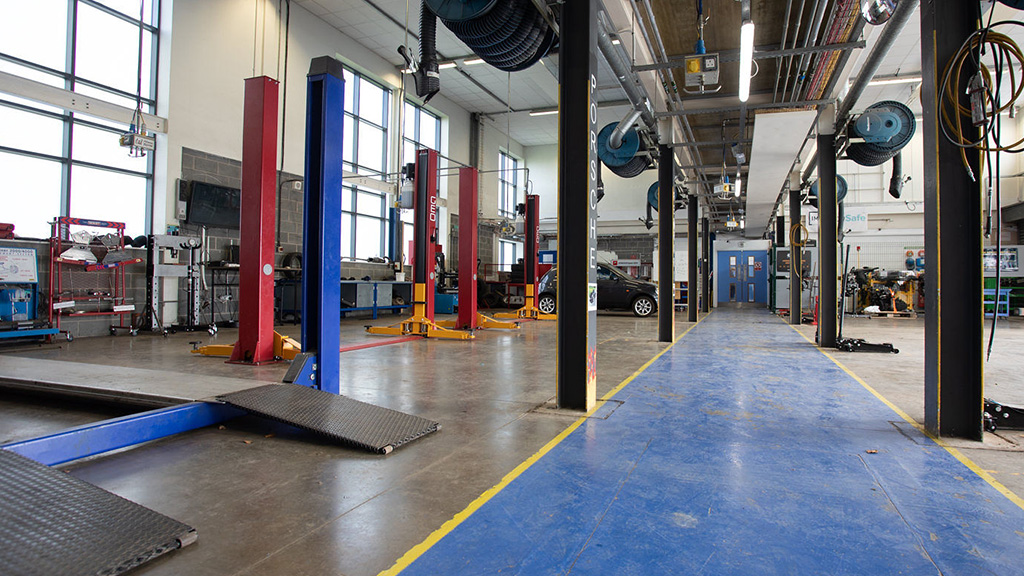 The light vehicle workshop